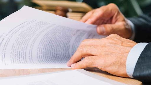  İddi̇anamede Kamu Davası Açmaya Yeterli Şüpheni̇n Varlığını Gösterir Delillerin Bulunması Zorunluluğu
